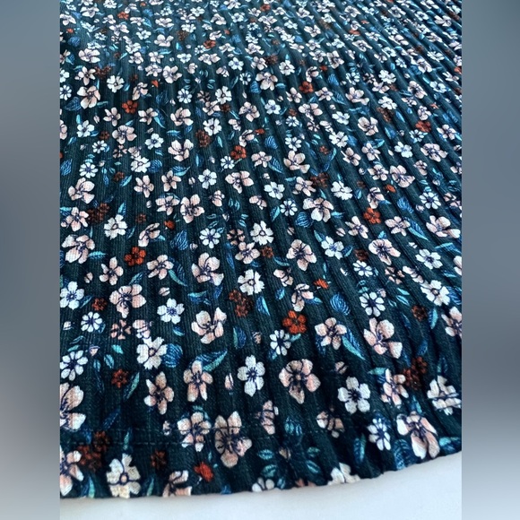 Suzy Shier Floral Top Size S - Picture 3 of 8